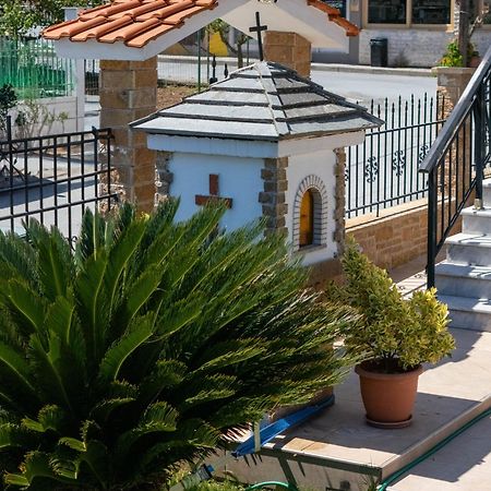 Aigli Luxury Studios Nea Roda Exterior foto