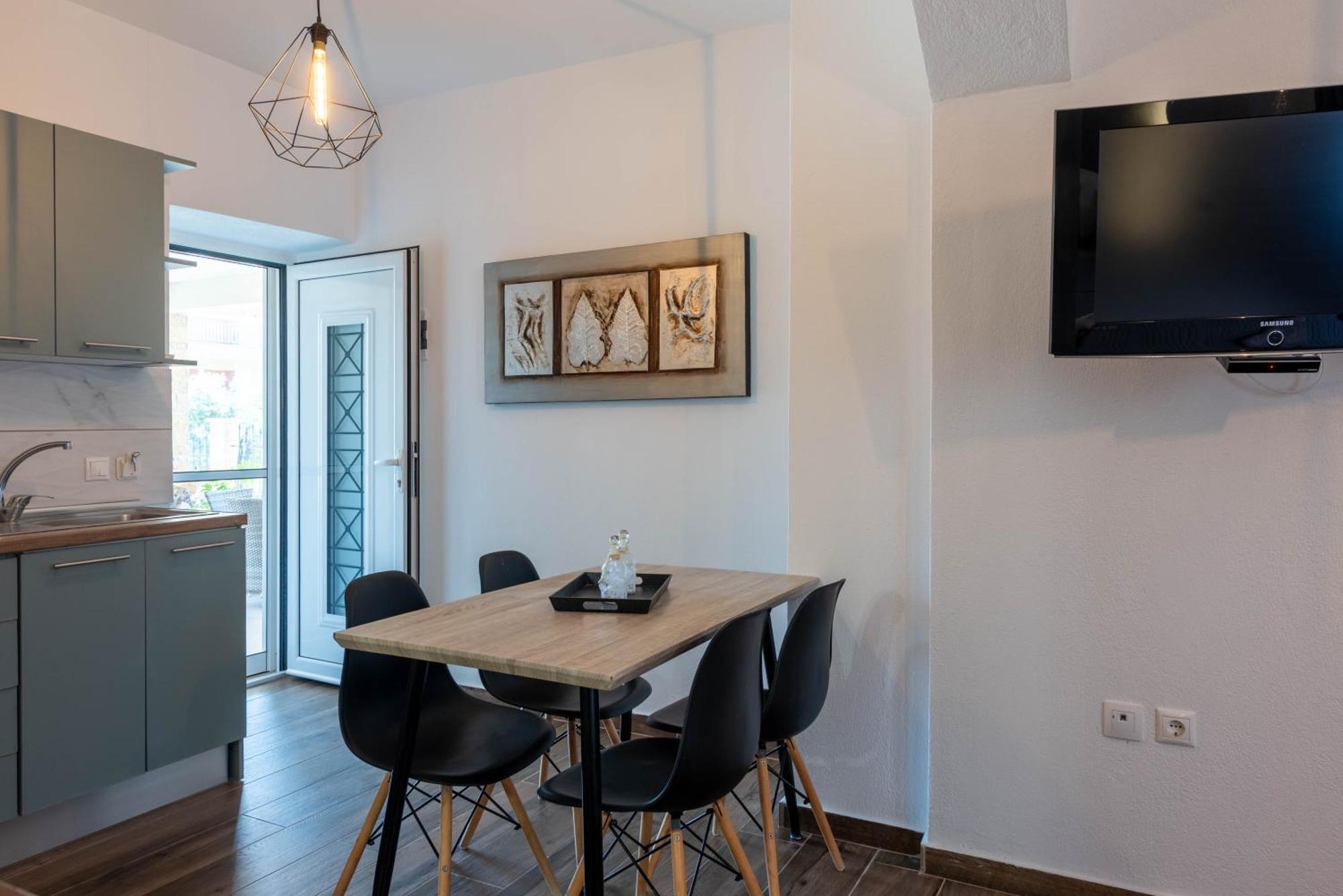 Aigli Luxury Studios Nea Roda Exterior foto