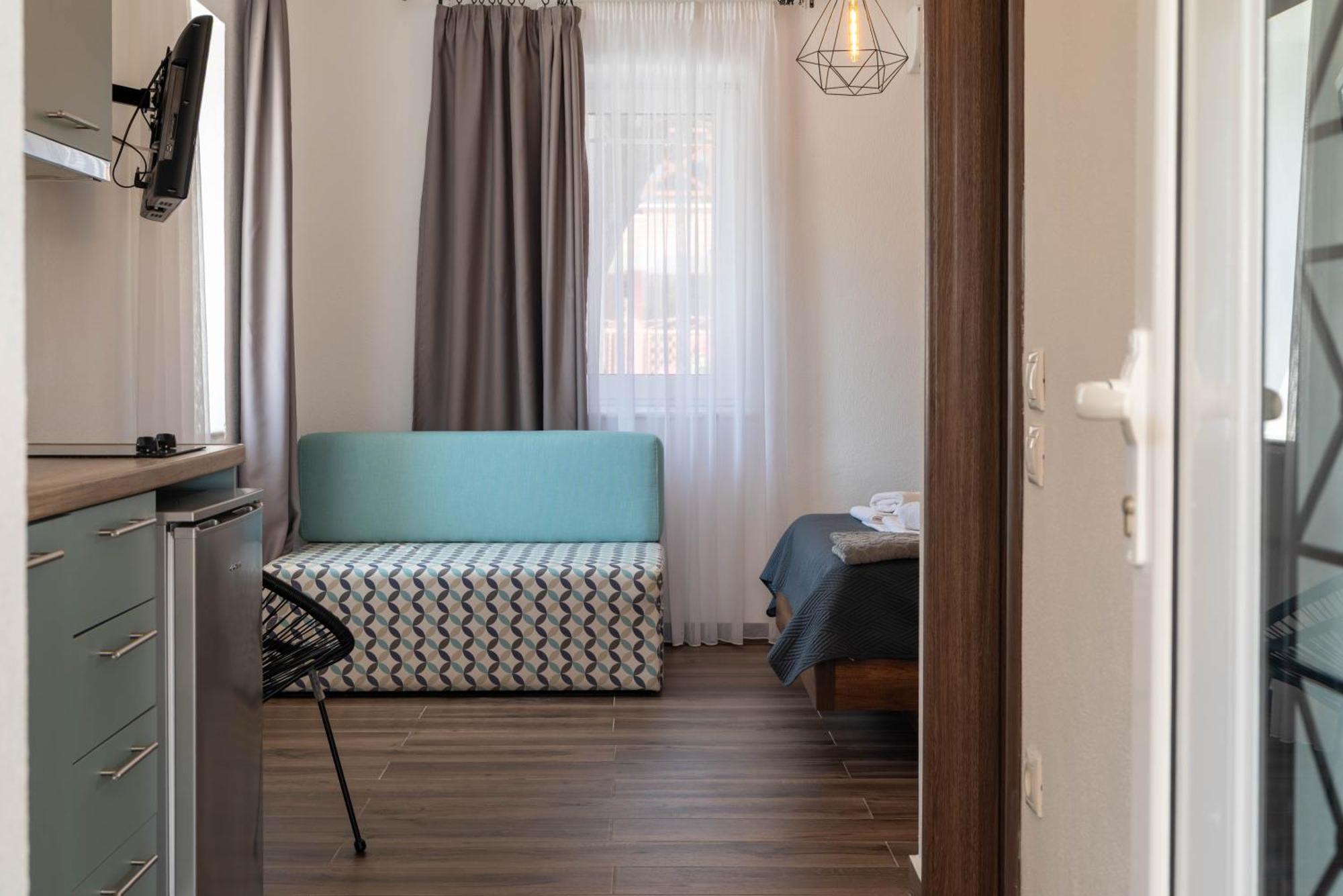 Aigli Luxury Studios Nea Roda Exterior foto