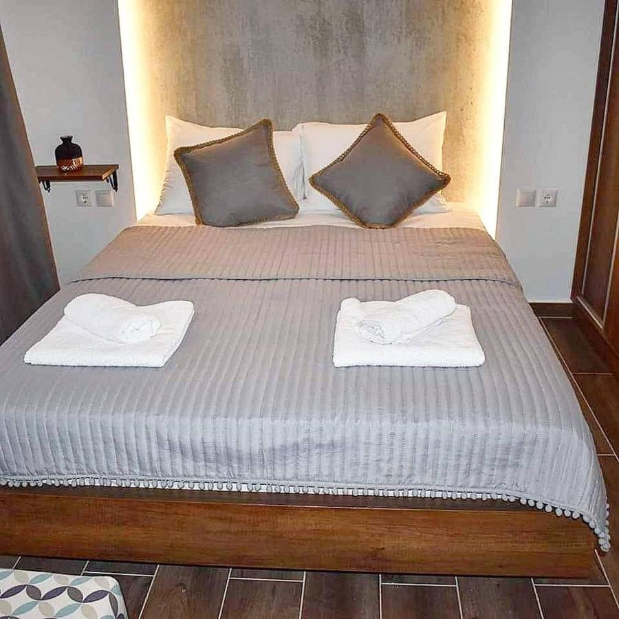 Aigli Luxury Studios Nea Roda Exterior foto