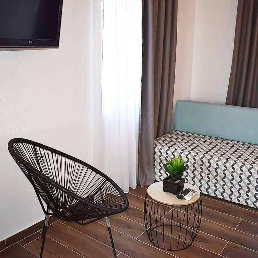 Aigli Luxury Studios Nea Roda Exterior foto